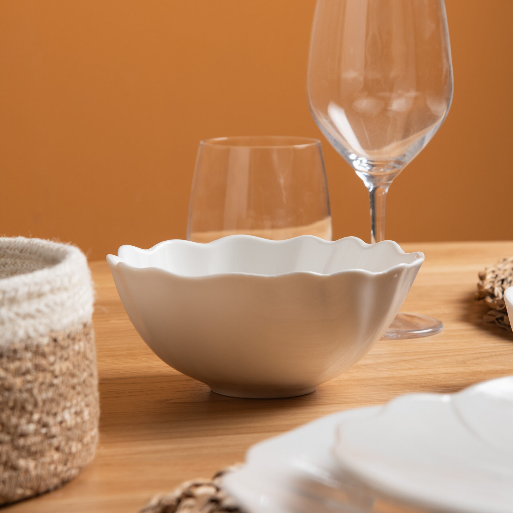 Photo d'ambiance collection Dahlia vaisselle en porcelaine automne hiver 2026